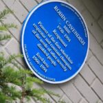 The Oxfordshire Blue Plaque Board for Robin Cavendish 1930-1994 Responaut Pioneer of the first wheelchair respirator and constant champion of the needs of other severely disabled people lived at this location 1960-1994 Drayton St Leonard Parish Council